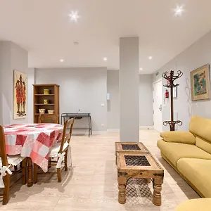 Salgeta Reformado Amplio Y Acogedor Con Wifi Apartamento